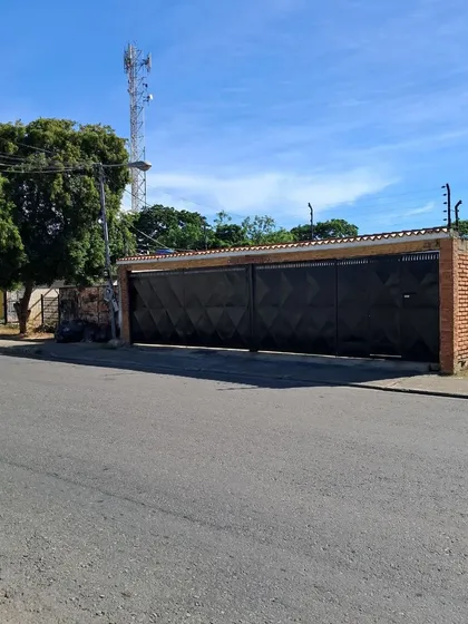 Conjunto De 5 Viviendas En Juan Griego, Isla De Margarita