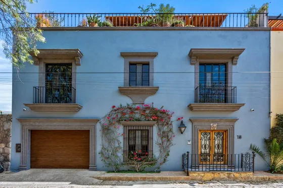 Venta De Casa Estilo Colonial Con 3 Recámaras  A 15 Minutos A Pie Del Centro