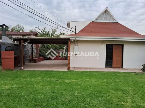 Casa En Arriendo De 4 Dorm. En La Reina