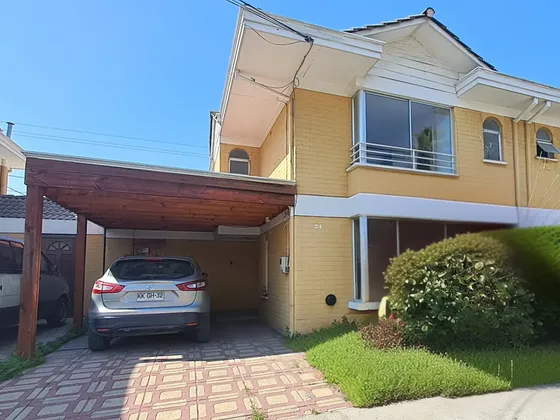 Excelente Casa De Tres Pisos En Condominio De San Bernardo