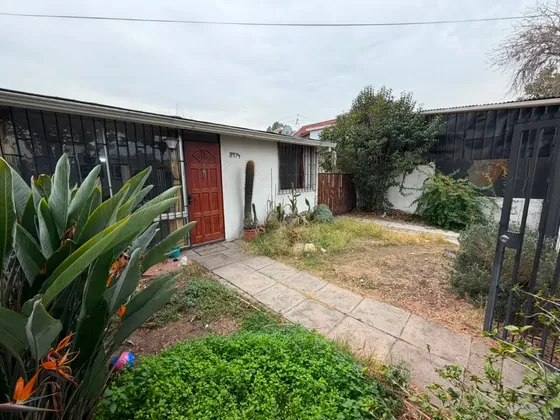Casa Con Amplio Terreno Y Excelente Conectividad.