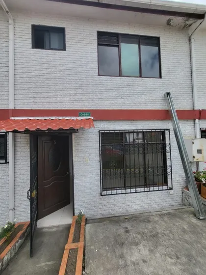 Casa Remodelada Sector Universidad Técnica Indoamerica Cotocollao