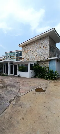Casa Comercial En Alquiler En Lechería. Negociable