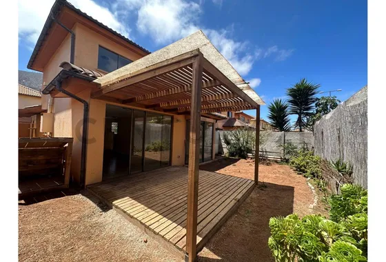 Se Vende Casa De Dos Niveles En Ulriksen