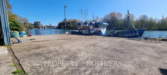 Propiedad Borde Río Con Muelle De Hormigón Armado