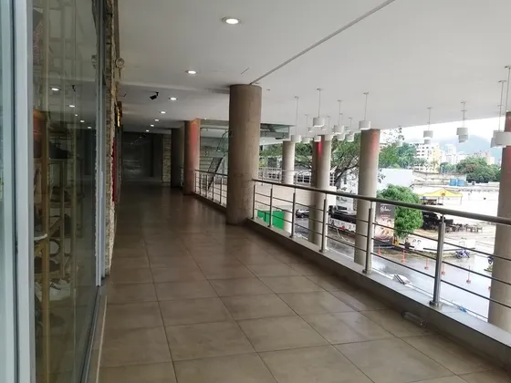 Se Alquila Pequeño Local En El Cc Más Prestigioso De La Ciudad: Cc. Concepto La Viña, Valencia. Pll-271 Cuenta Con:  Área Total 10mts²   **solo Clientes**
