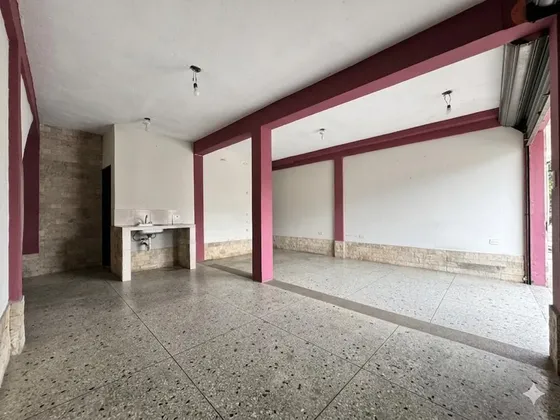 Casa Comercial Para Laboratorio O Clínica Centro Montalban Cs00