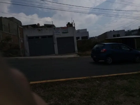 Casa Con Dos Locales Comerciales