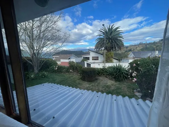 Propiedad Independiente En La Floresta  Amplia, Céntrica Y Con Patio