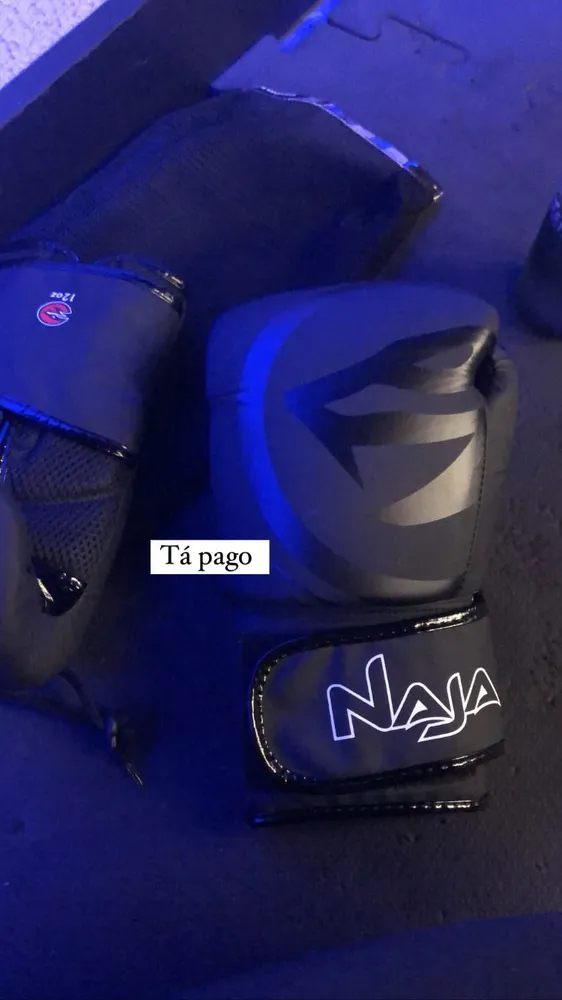 Detalhe da luva Naja Black Line