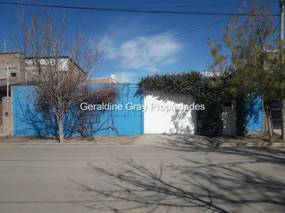 Casa En Venta De 5 Dormitorios C/ Cochera En General Fernández Oro