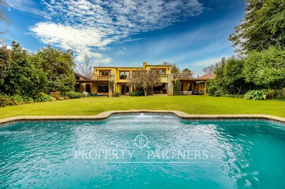 Espectacular Casa Con Gran Terreno, Sector Los Dom...