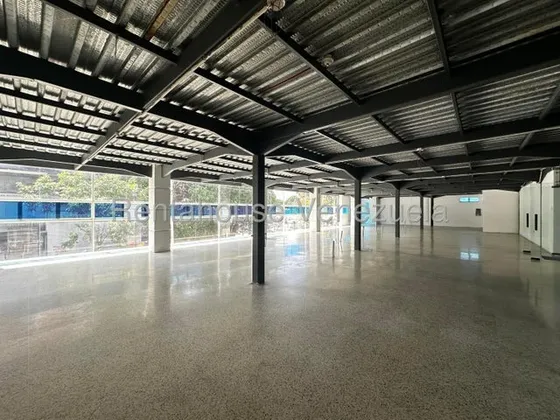 Francisco Rojas Norscia Rentahouse  2 5-1 8 6 3 1 Alquila Amplio Local Comercial En Pleno Centro De Barquisimeto, Cerca De La Plaza Bolivar, Con 246mts2, Estacionamiento, Ideal Para Gimnasio Llama Ya!
