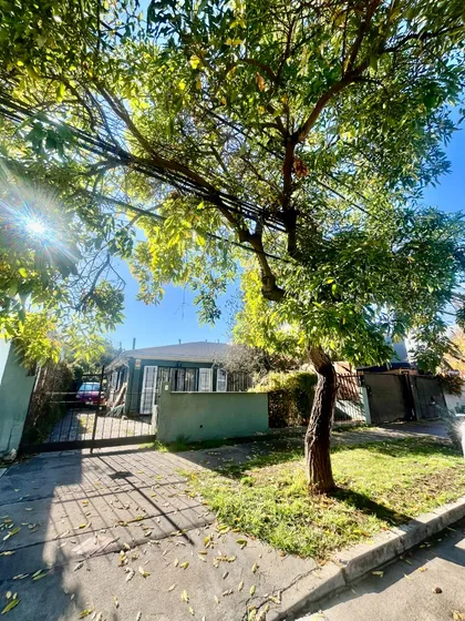 Casa En Excelente Barrio Con Un Patio Soñado