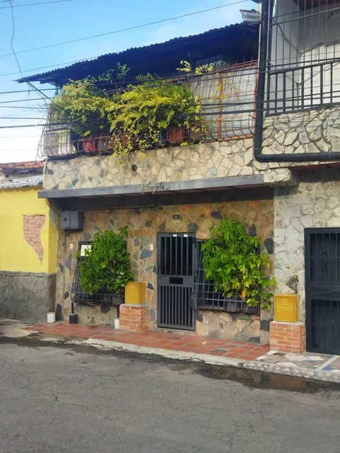 Nueva Oportunidad De Inversión En San Agustín! Casa De Dos Niveles Con Gran Potencial 015jsc
