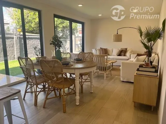 Casa En Venta De 4 Dorm. En La Reina