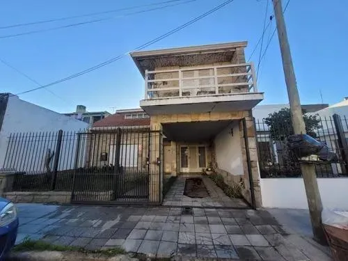 Casa En Venta - 3 Dormitorios 2 Baños - Cochera - 160mts2 - Avellaneda