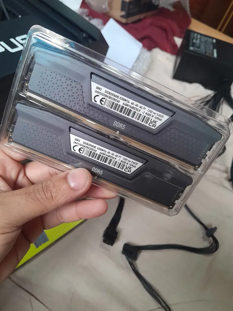 【みく】メモリ VENGEANCE® RGB 32GB (2x16GB) DDR5 DRAM 5200MT/s C40 AMD EXPO