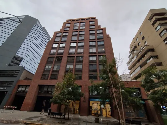 Excelente Oficina De 252m2 En Arriendo En Estratégico Sector