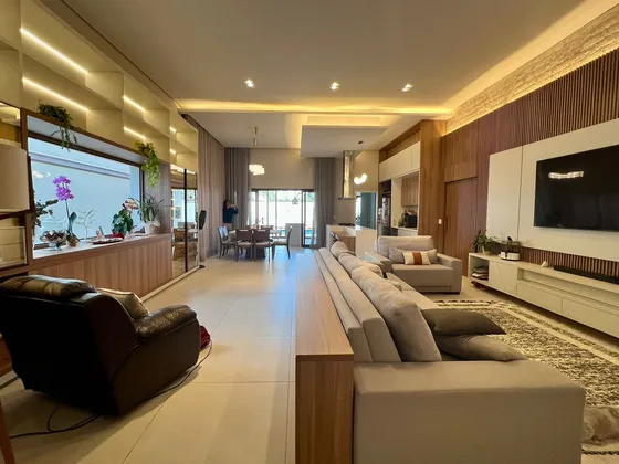 Casa Térrea Semi-nova À Venda Parque Dos Príncipes, 4 Suítes, Salas Com Conceito Aberto, 4 Vagas, Piscina, Área Gourmet. 