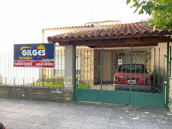 Venta De Ph 3 Amb. En Ramos Mejia Pta. Baja Al Frente  C/patio C/parrilla