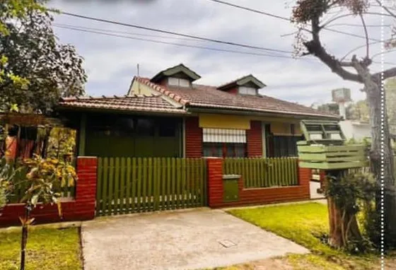 Casa En Venta - 5 Dormitorios 3 Baños 2 Cocheras - 403mts2 - Mar Del Tuyú