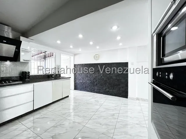 #*25-20409 Tu Nuevo Hogar Moderno Te Espera! Ubicada Al Este De La Ciudad, Esta Hermosa Casa Ofrece Una Fusión Perfecta De Comodidad Y Estilo. Barquisimeto, Lara. Adelaida Armeya