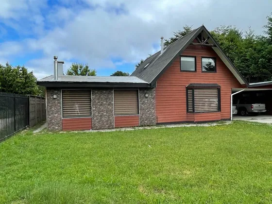 Casa En Venta De 4 Dorm. En Valdivia