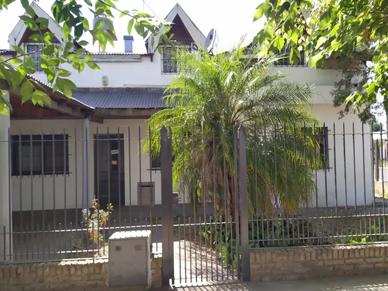 Hermosa Casa De 5 Dormitorios!!! Buena Ubicación!!!