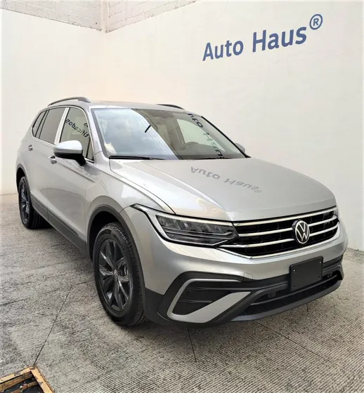 Volkswagen Tiguan 5p Comfortline L4/1.4/t Aut