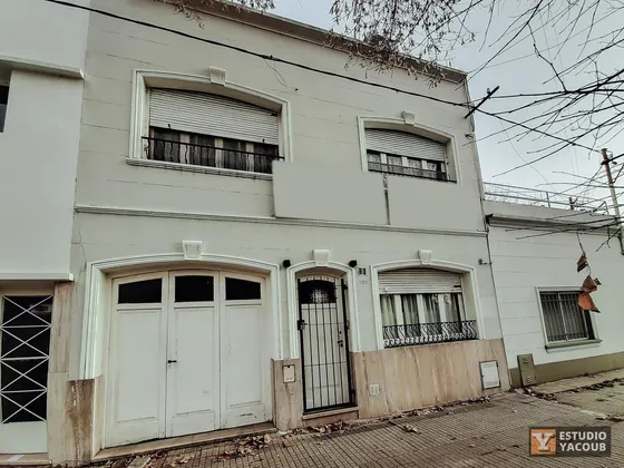 Casa En Venta - 3 Dormitorios 2 Baños 1 Cochera - 110mts2 - La Plata