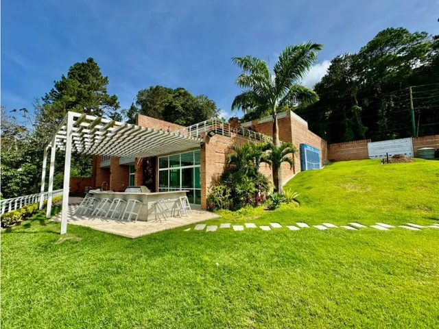 Se Vende Casa 1.000m2 4h+3s/8b/8p Alto Hatillo