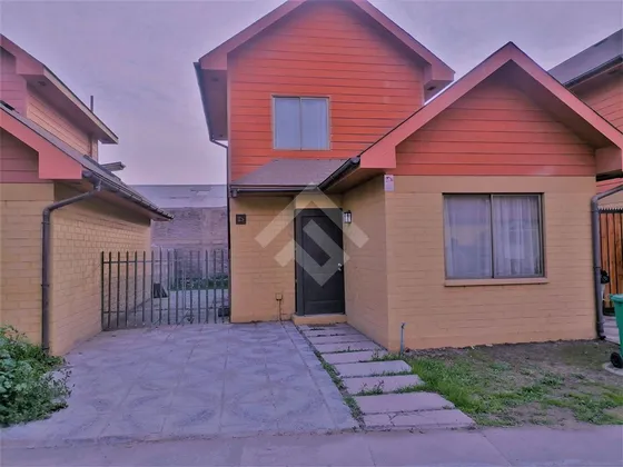 Casa En Venta De 3 Dorm. En San Bernardo