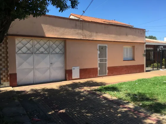 Casa De 2 Dormitorios En Alquiler