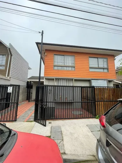 Casa En Venta De 2 Dorm. En La Cruz