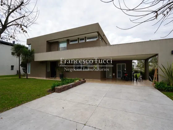 Casa En Venta 6 Ambientes Terravista