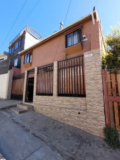 Comoda Y Acogedora Casa Hermosa Terraza Con Vista Bahia