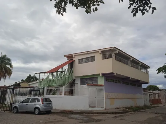 Alquiler De Casa Comercial En Parque Valencia, Valencia - 1342 Inmobiliaria Maggi.