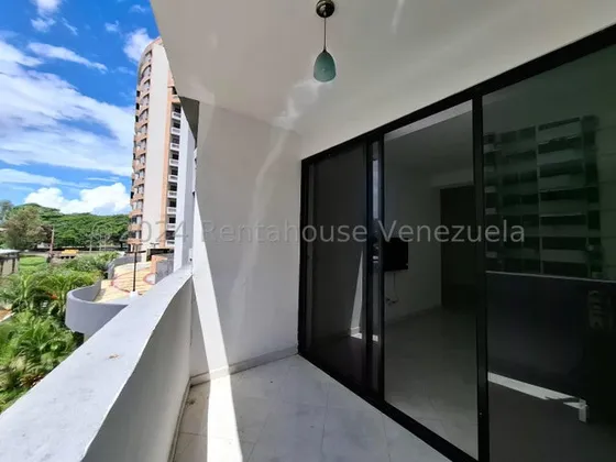 Buscas Un Apartamento En Venta De Oportunidad! En La Urbanizacion San Jacinto Con Piscina, Conectada A Pozo Con Planta E. 24-28825 Mmarin 