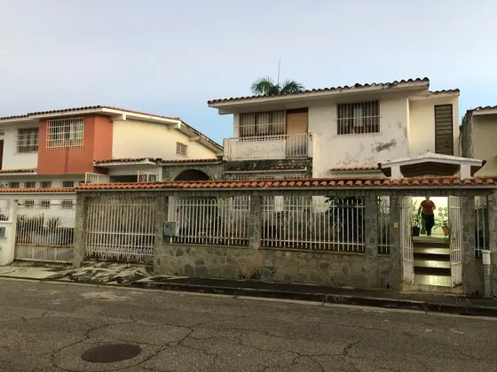 Mr - Inz Venta Casa 280 M2 Para Remodelar En La Urbanización Prebo, Valencia, Estado Carabobo.