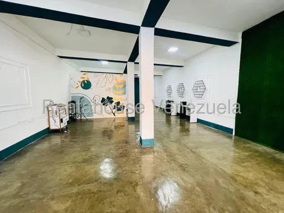 Daniela Linarez Alquila Locales Comerciales Con Estilo Moderno En El Centro Este De Barquisimeto Con Luz Trifasica Area Administratriva Fachada De Cristal Luces Led Y Mas...                           