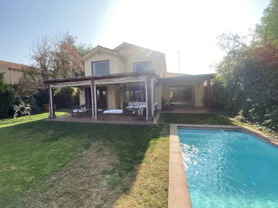 Excelente Casa En Lo Barnechea 6dormitorios 5baños,  Piscina
