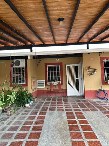 T.r. Vende De Oportunidad Casa En La Urb. Valle De Oro Pozo De Agua Y Excelente Ubicacion   Cod. 281144