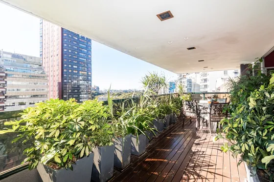 Venta Departamento Premium Torre De Categoría 4 Ambientes Palermo En Av Libertador.