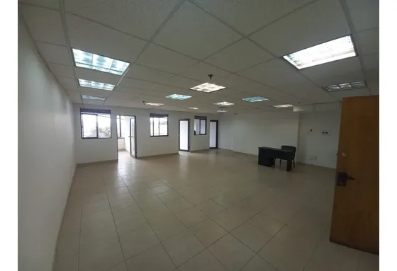 Oficina 82 M2 En Arriendo, Av. El Dorado, Zona Empresarial