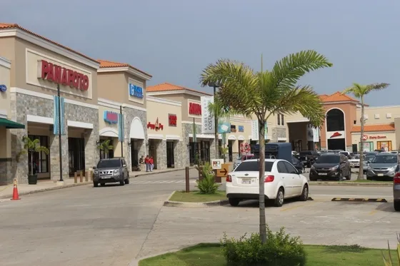 Se Alquilan Locales Comerciales En Boulevard Costa Verde, Planta Alta