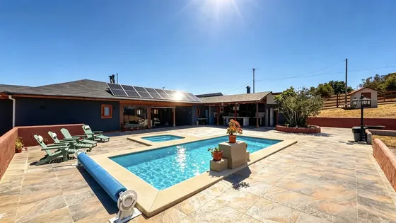 Casa En Parcela Con Dos Viviendas Y Vista Al Mar En Algarrob