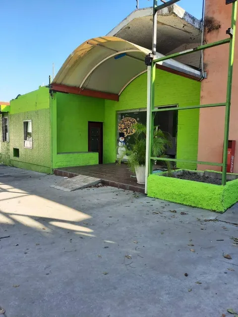Se Alquila Local Comercial De 800 M² En Urb. El Viñedo, Calle Los Cafés, 4500$ Mml Solo Clientes