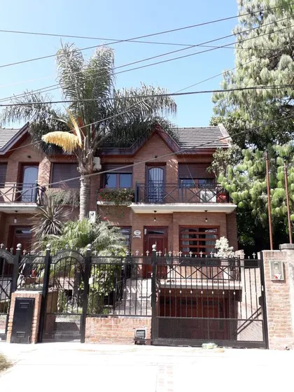 Triplex Con Jardín En Venta Ituzaingó Norte