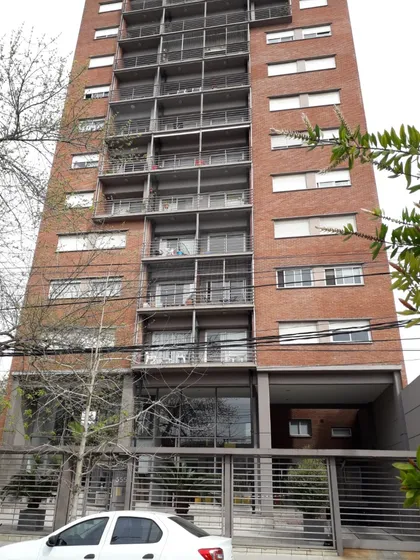 Morón Centro - Depto De Gran Categoria 3 Amb 2 Baños- Balcon Corrido C/ 2 Cocheras